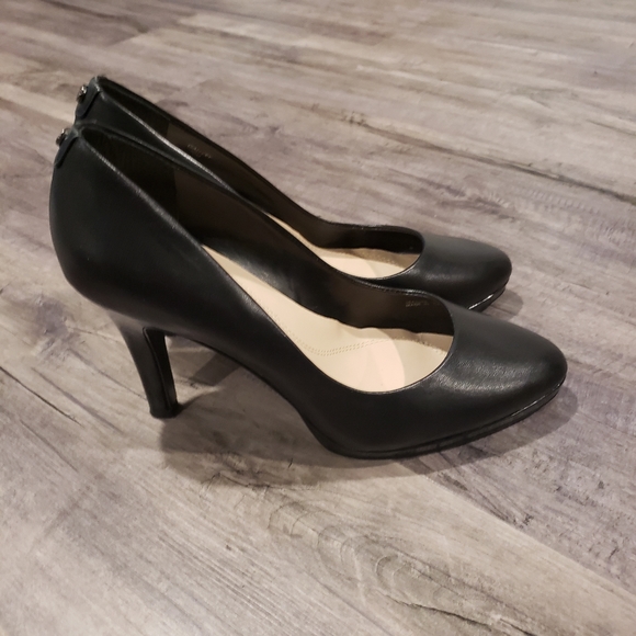 Tahari leather black shoes - Picture 4 of 6